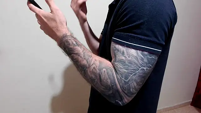 Snapshot of Kenner_fox77 chatting on 12-18-25, 01:11 Kenner fox77 online show from 12-18-25, 01:11