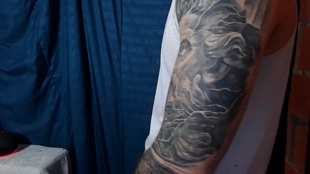 Snapshot of Kenner_fox77 chatting on 12-26-24, 01:40 Kenner fox77 online show from 12-26-24, 01:40