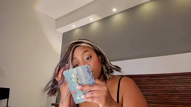 Adelehottman online show from 11-13-25, 12:09