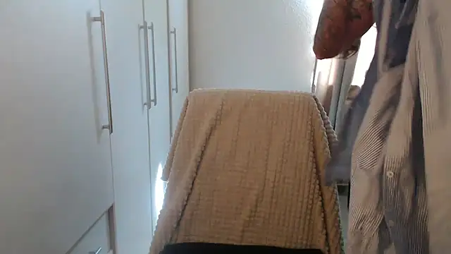 Snapshot of Davinja chatting on 04-28-26, 09:03 Davinja online show from 04-28-26, 09:03