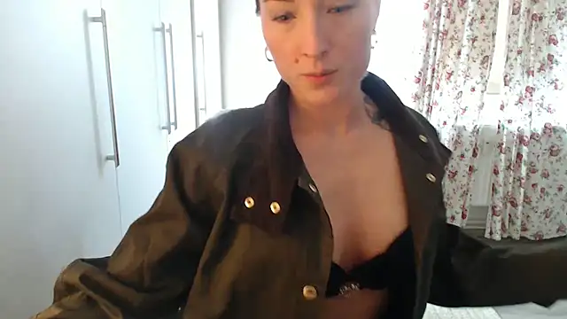 Snapshot of Davinja chatting on 03-03-26, 10:11 Davinja online show from 03-03-26, 10:11