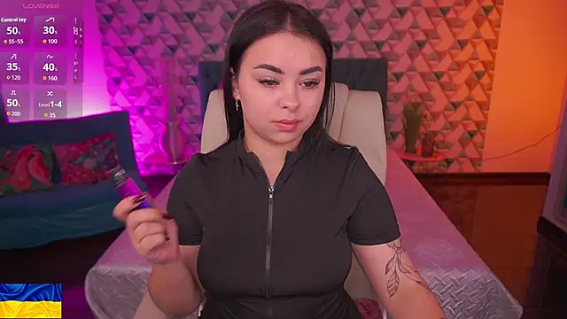 SusieWood online show from 05-24-26, 07:58
