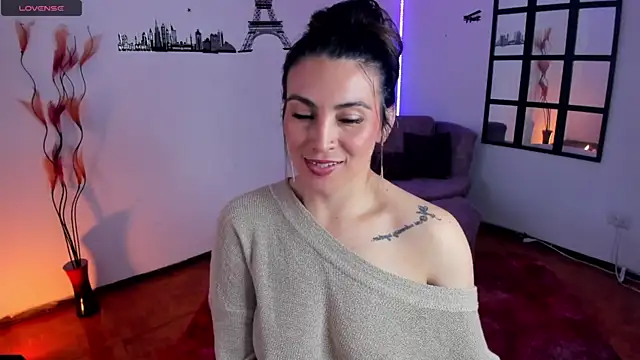 Snapshot of Elizabeth_taylor_b chatting on 03-18-25, 06:17 Elizabeth taylor b online show from 03-18-25, 06:17
