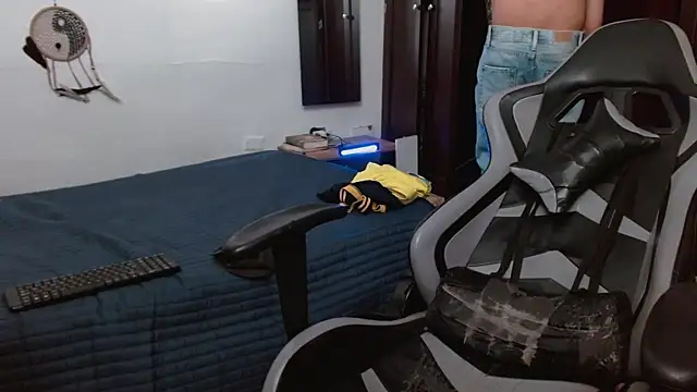 aaron blug online show from 11-23-25, 03:55