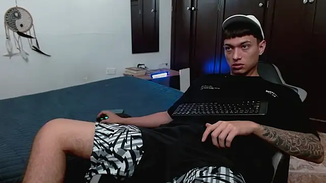 aaron blug online show from 12-20-25, 04:10