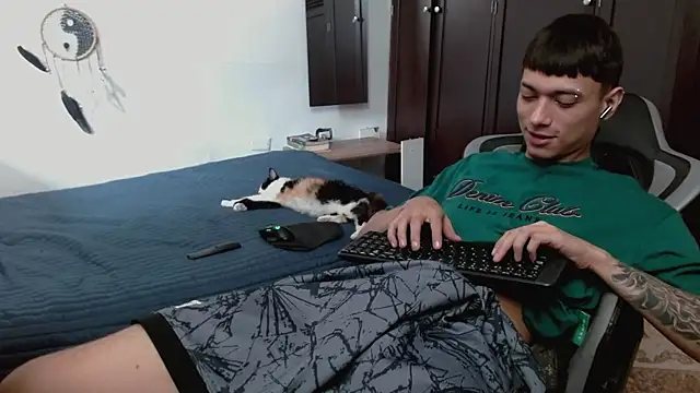 aaron blug online show from 01-11-26, 04:58