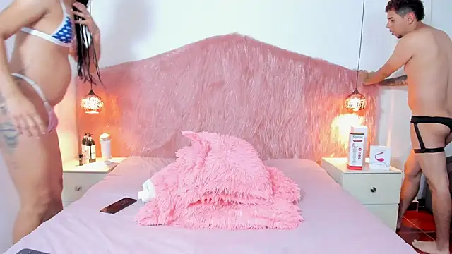 Derek and Skarlet online show from 10-28-25, 07:24