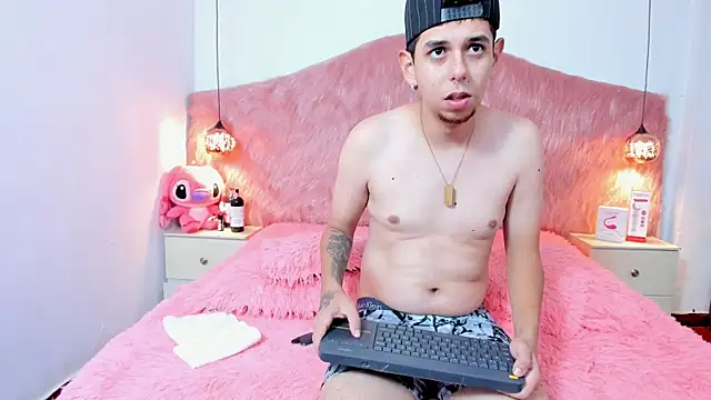 Derek and Skarlet online show from 01-07-26, 04:45