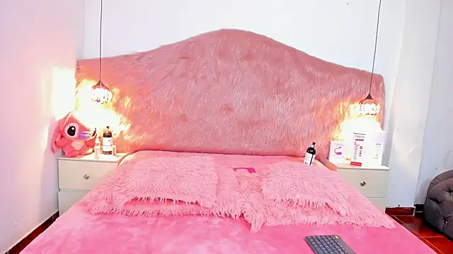 Derek and Skarlet online show from 02-26-26, 10:04