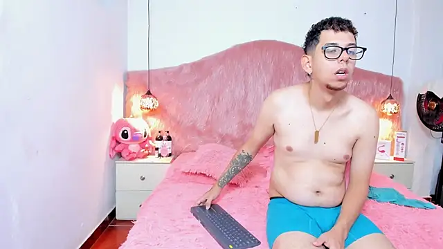 Derek and Skarlet online show from 12-04-25, 02:49