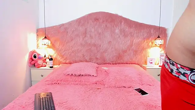 Derek and Skarlet online show from 01-10-26, 04:02