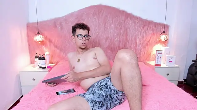 Derek and Skarlet online show from 10-24-25, 07:02