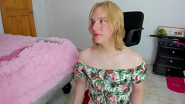 Snapshot of _Little_angel69 chatting on 01-22-25, 02:35  Little angel69 online show from 01-22-25, 02:35