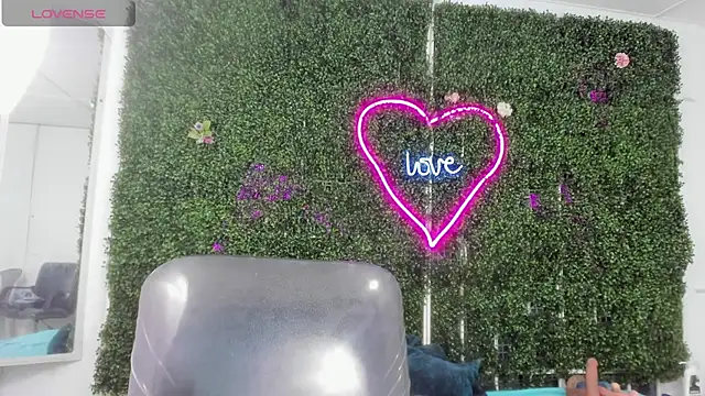 Snapshot of emy_0 chatting on 02-11-26, 07:36 emy 0 online show from 02-11-26, 07:36