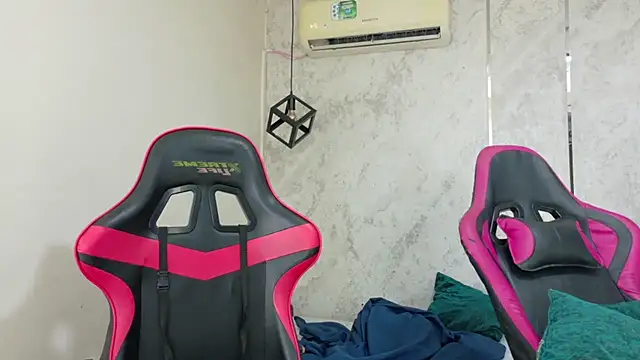 emy 0 online show from 04-15-26, 02:43