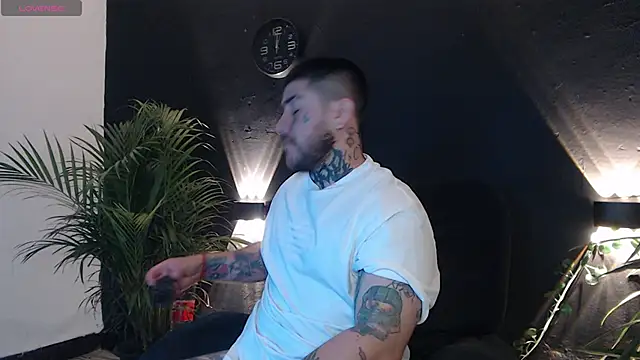 Ash gusbig online show from 02-14-25, 03:33