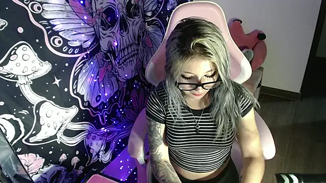Snapshot of GamerCarrie chatting on 02-25-25, 08:36 GamerCarrie online show from 02-25-25, 08:36