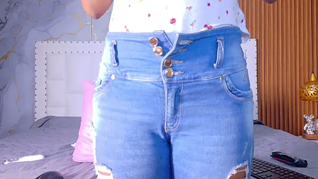 Snapshot of indianschoolgirl chatting on 02-10-26, 07:46 indianschoolgirl online show from 02-10-26, 07:46