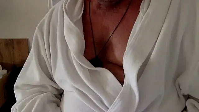 Snapshot of Bobby5169 chatting on 10-17-25, 01:24 Bobby5169 online show from 10-17-25, 01:24