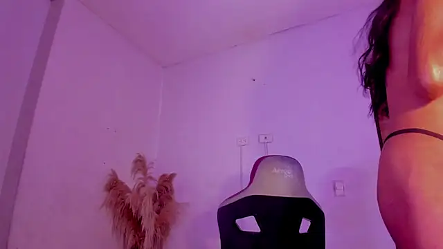 carolinemiller7 online show from 12-14-25, 08:09