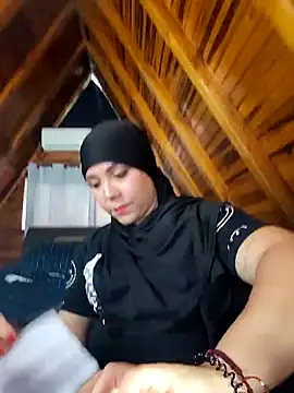 AmbarBurhan online show from 04-14-26, 04:01