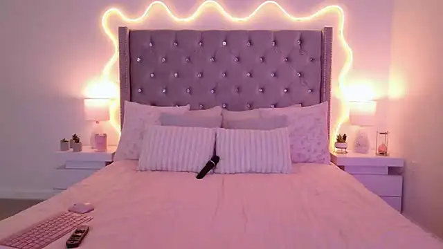 JuliaSUMMERS2022 online show from 10-14-25, 07:47