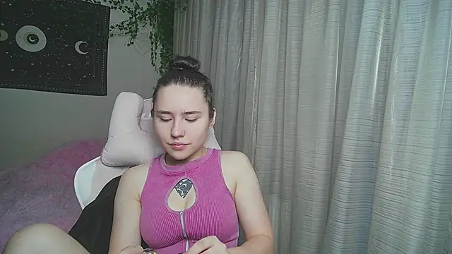 Snapshot of Aurora_workerr chatting on 09-14-25, 12:44 Aurora workerr online show from 09-14-25, 12:44