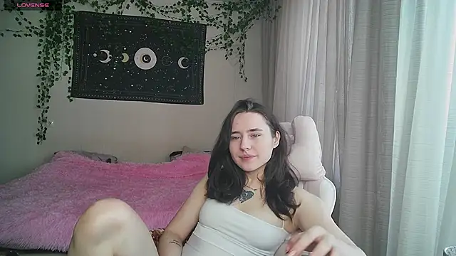 Snapshot of Aurora_workerr chatting on 10-20-25, 07:42 Aurora workerr online show from 10-20-25, 07:42