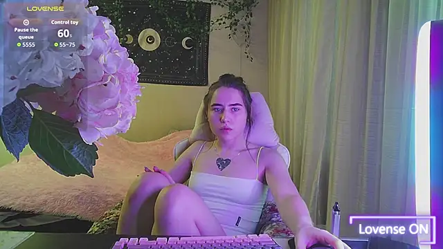 Snapshot of Aurora_workerr chatting on 11-03-25, 10:19 Aurora workerr online show from 11-03-25, 10:19