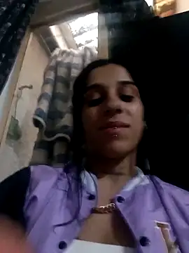 Snapshot of baby_liz01 chatting on 02-21-26, 01:24 baby liz01 online show from 02-21-26, 01:24