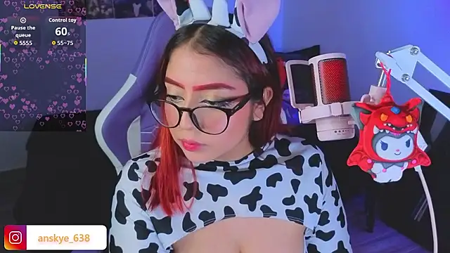 Snapshot of AnngelaSkye chatting on 02-18-26, 06:33 AnngelaSkye online show from 02-18-26, 06:33