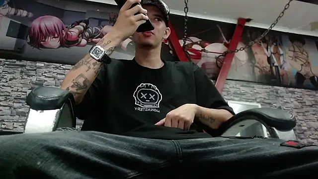 Snapshot of FrannBoy chatting on 02-08-25, 08:10 FrannBoy online show from 02-08-25, 08:10