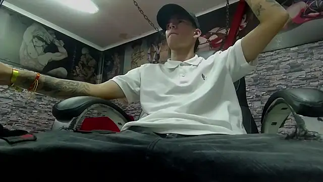 Snapshot of FrannBoy chatting on 03-19-25, 11:25 FrannBoy online show from 03-19-25, 11:25