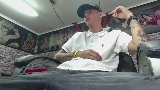 Snapshot of FrannBoy chatting on 03-19-25, 07:38 FrannBoy online show from 03-19-25, 07:38