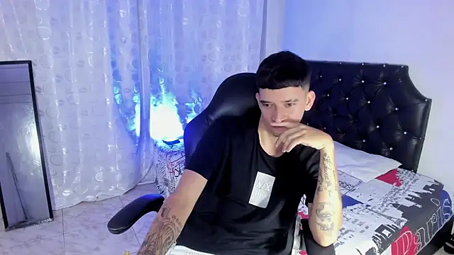 Snapshot of FrannBoy chatting on 03-10-25, 07:18 FrannBoy online show from 03-10-25, 07:18