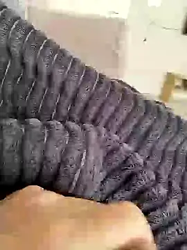 milf hunter 35 online show from 05-05-26, 07:11