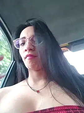 Snapshot of UrNewFantasy chatting on 01-08-26, 03:51 UrNewFantasy online show from 01-08-26, 03:51