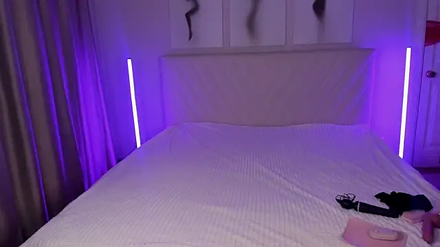 EmmaBarbs online show from 04-12-26, 07:50