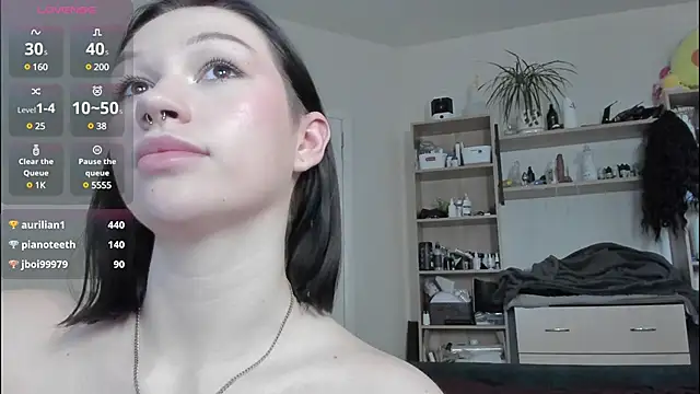 Snapshot of Emmy_m00n chatting on 03-20-25, 03:23 Emmy m00n online show from 03-20-25, 03:23