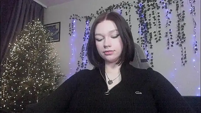 Snapshot of Emmy_m00n chatting on 12-12-24, 09:51 Emmy m00n online show from 12-12-24, 09:51