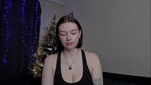 Snapshot of Emmy_m00n chatting on 01-02-25, 02:11 Emmy m00n online show from 01-02-25, 02:11