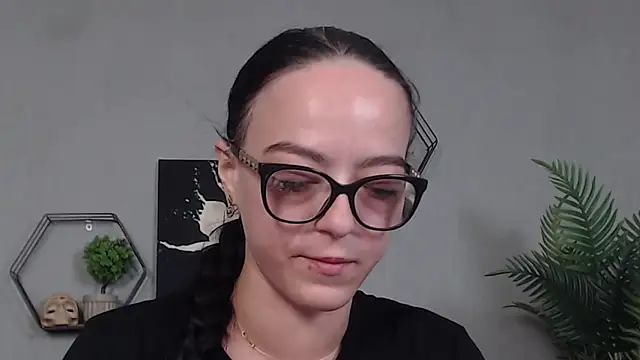 IzabelllNoir online show from 05-18-26, 09:14