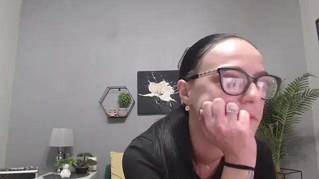 IzabelllNoir online show from 05-15-26, 05:38