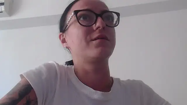 IzabelllNoir online show from 05-30-26, 12:00