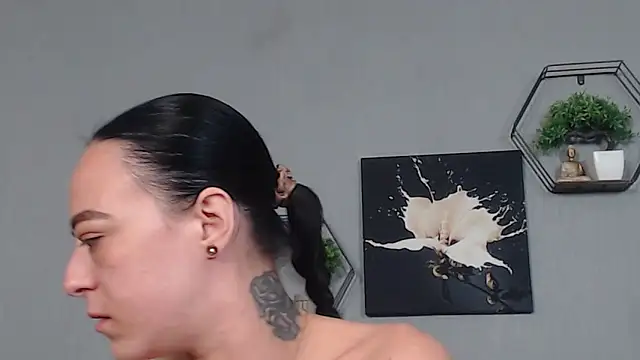 IzabelllNoir online show from 04-28-26, 07:57