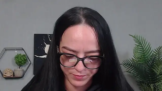 IzabelllNoir online show from 05-13-26, 05:47