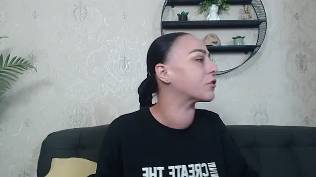 IzabelllNoir online show from 11-26-25, 10:04