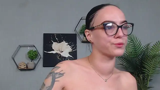IzabelllNoir online show from 04-25-26, 09:01