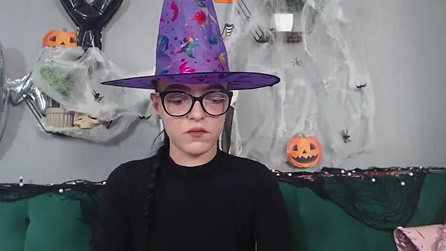 IzabelllNoir online show from 10-31-25, 09:39