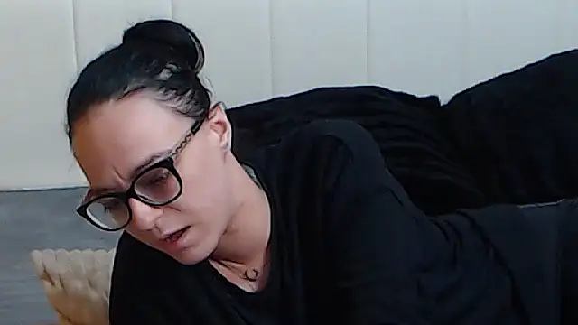 IzabelllNoir online show from 03-17-25, 09:33